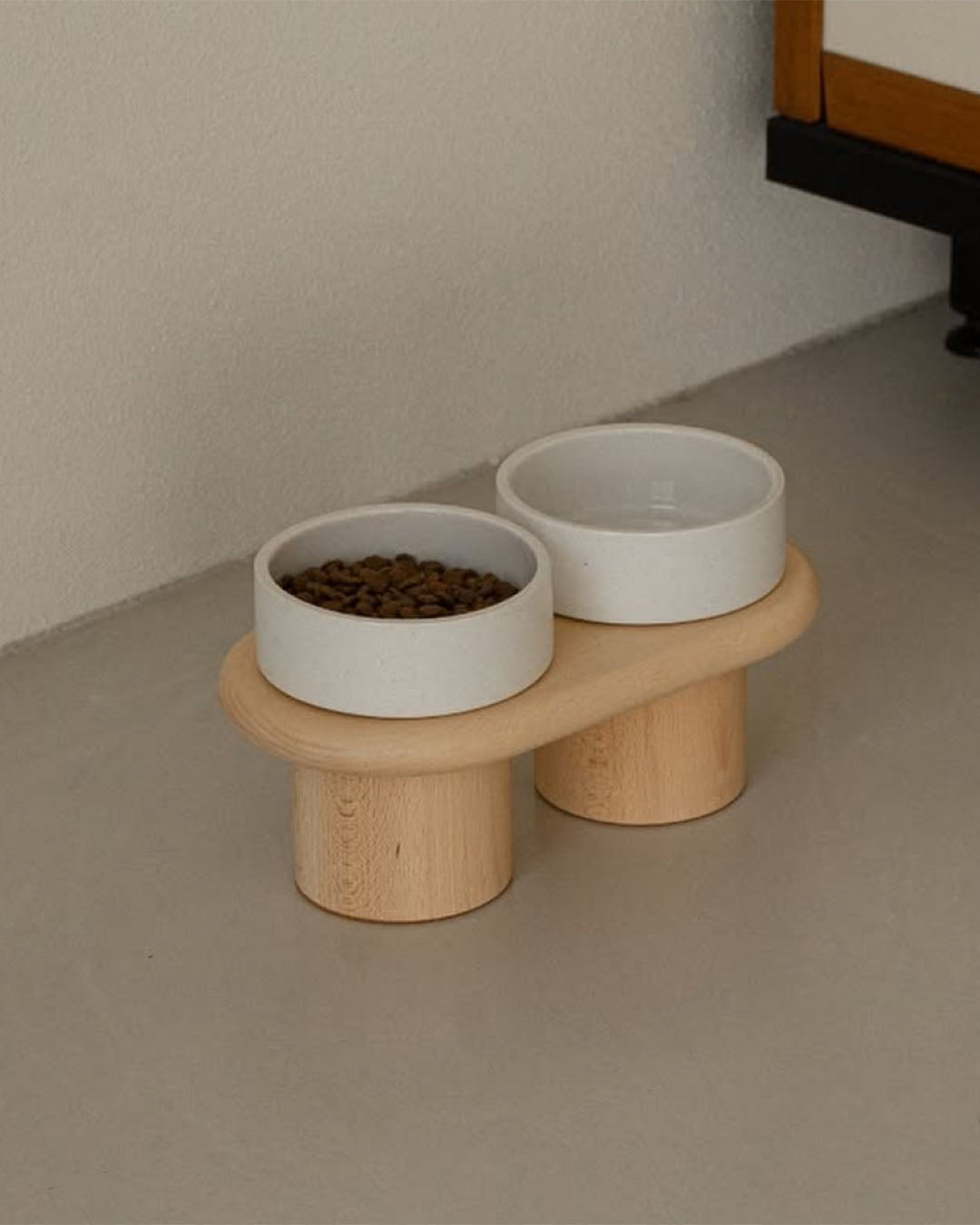 Msdfvs | Snow White Pet Table for Bright and Minimal Indoor Feeding Areas