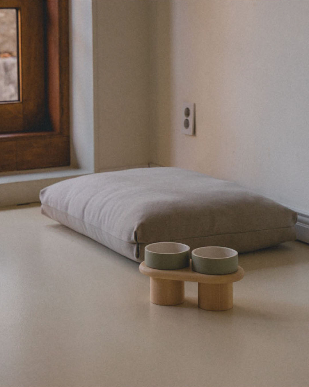 Msdfvs | Soft Green Pet Table for Calm Indoor Feeding Corners