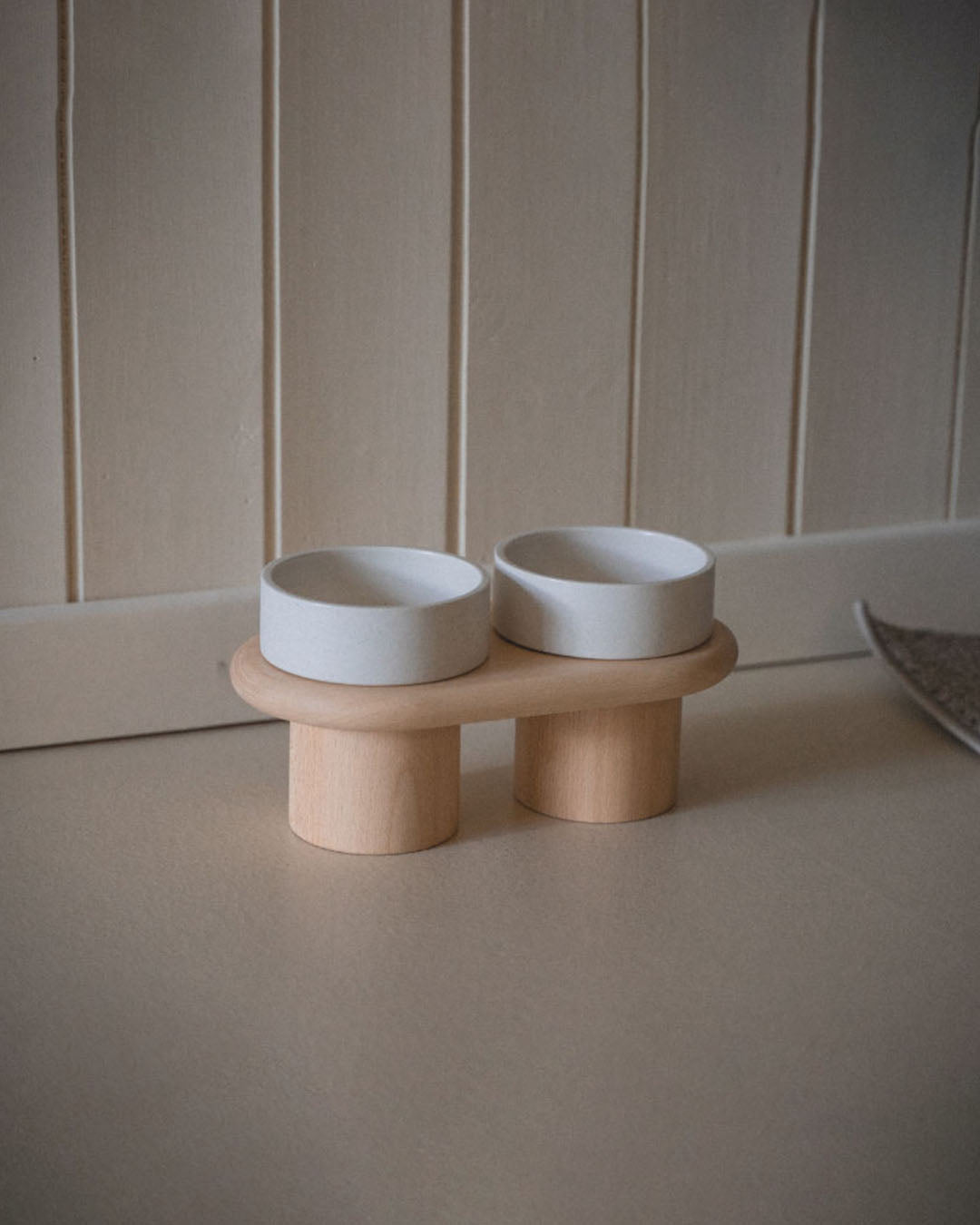 Msdfvs | Snow White Pet Table for Bright and Minimal Indoor Feeding Areas