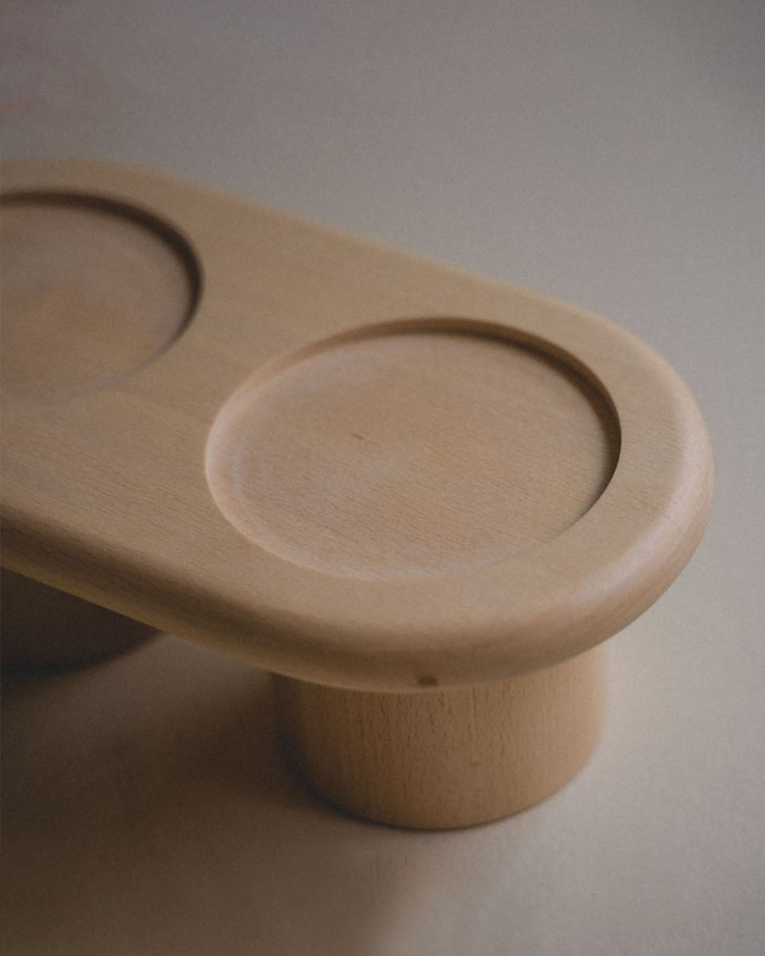 Msdfvs | Vintage Rose Pet Table for Softly Accented Indoor Feeding Spaces