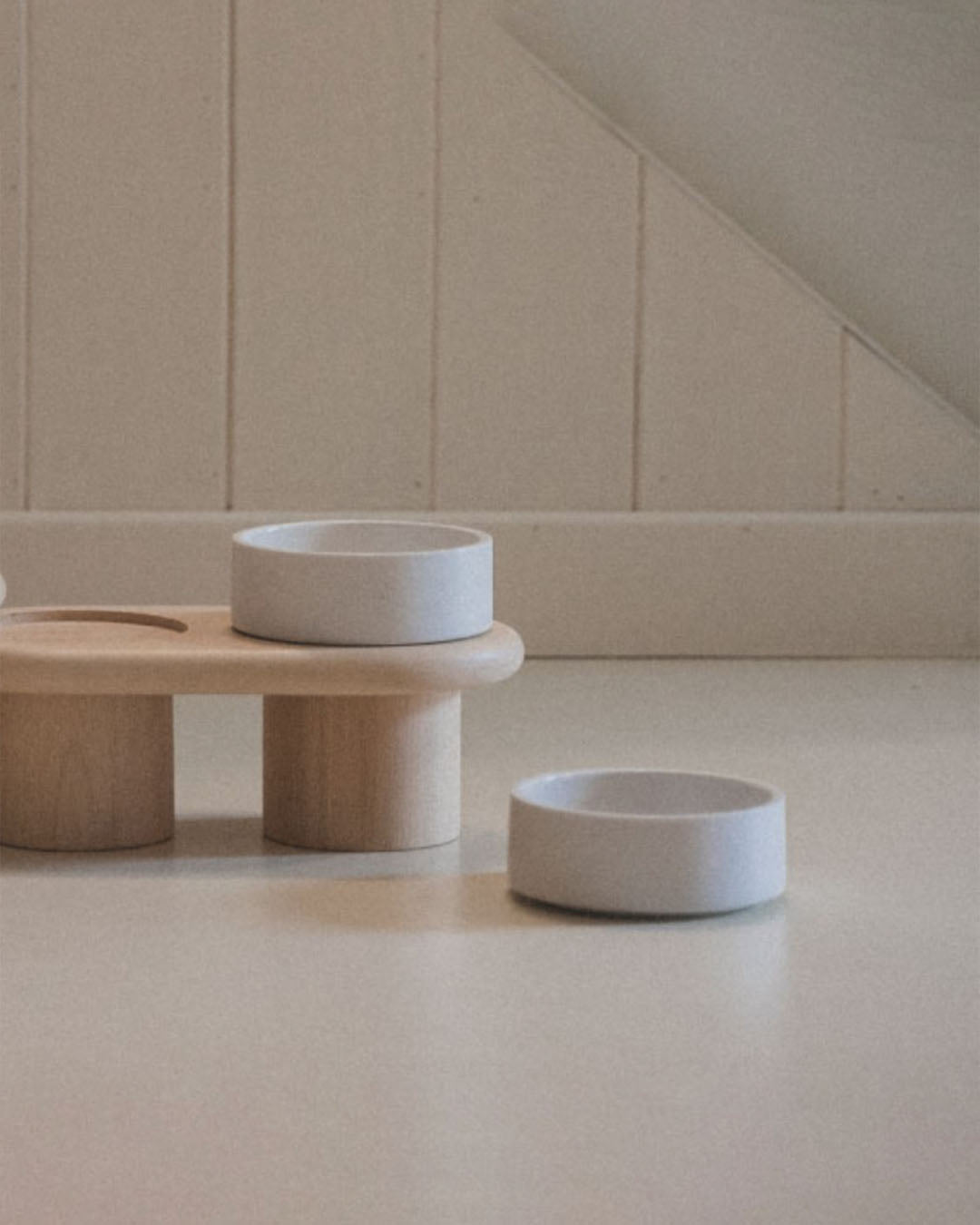 Msdfvs | Snow White Pet Table for Bright and Minimal Indoor Feeding Areas