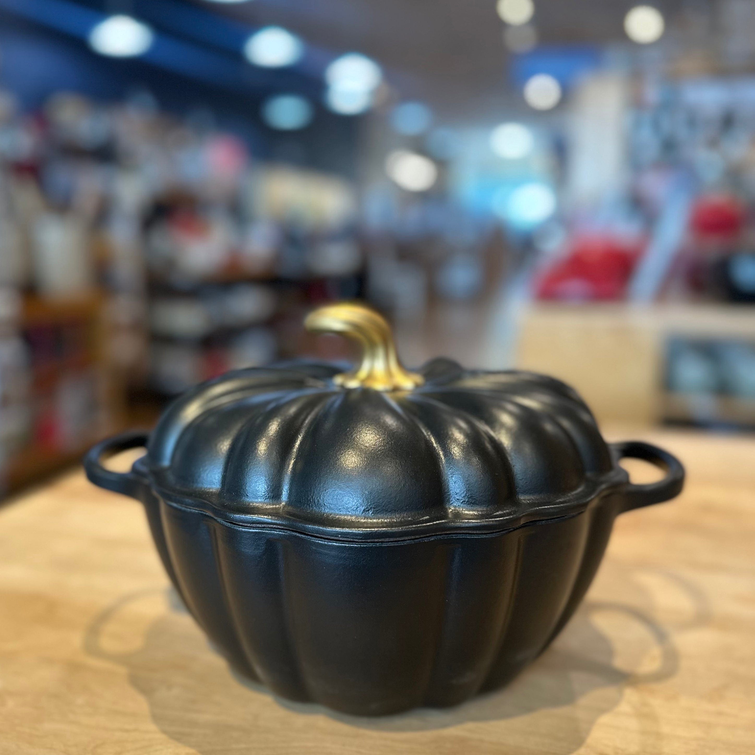 Classic Pumpkin Cocotte, 4 Quart - Licorice with Gold Knob