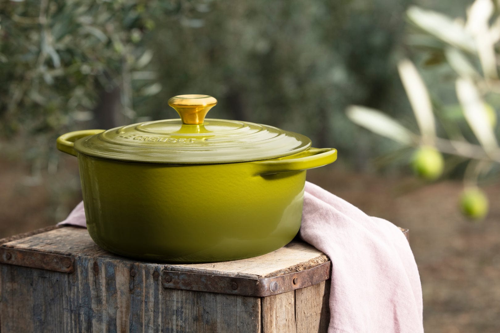 Classic Signature Round Dutch Oven, 7.25 Quart - Multiple Colors