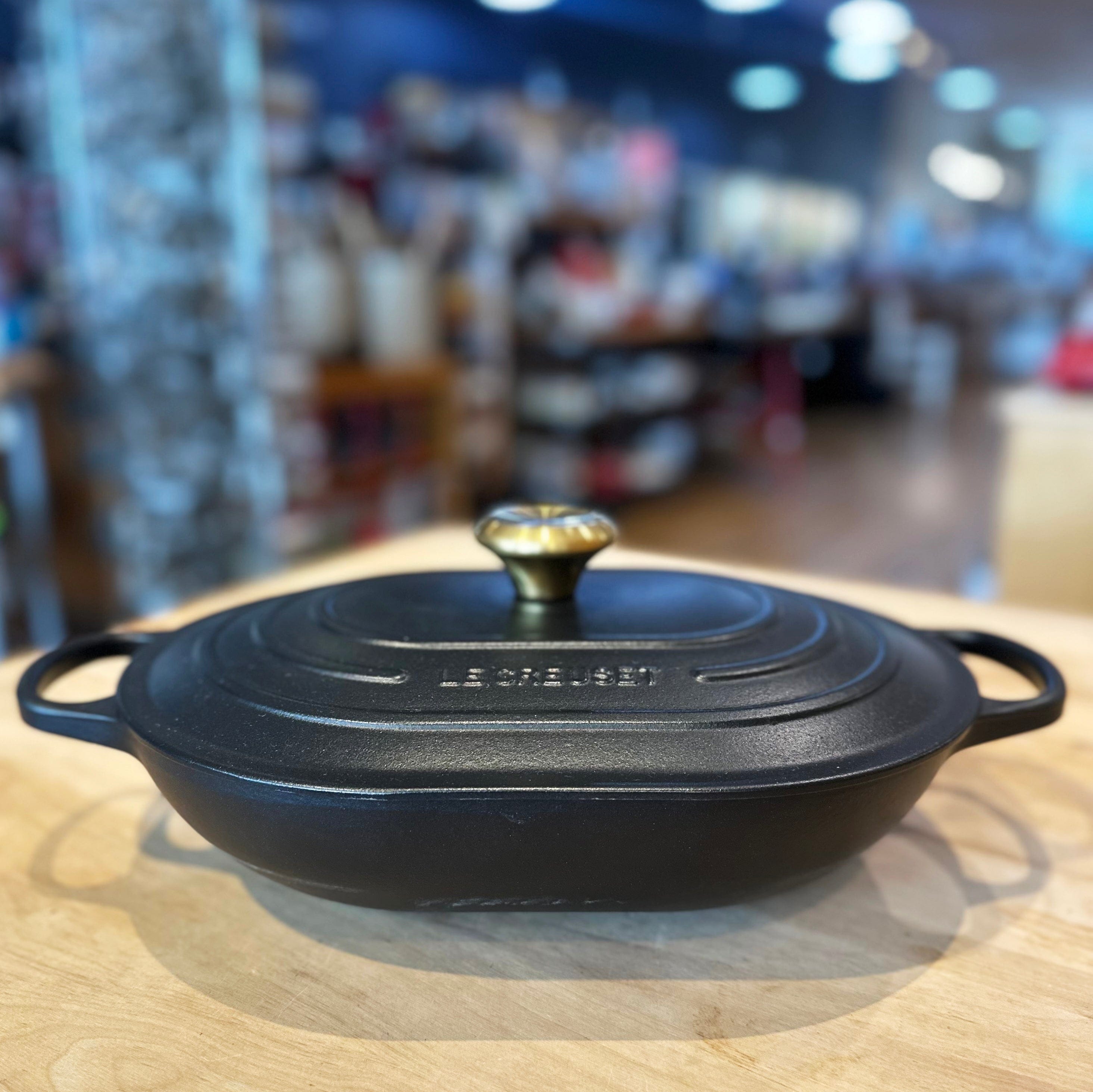 Classic Signature Oval Casserole, 3.75 Quart - Licorice with Gold Knob
