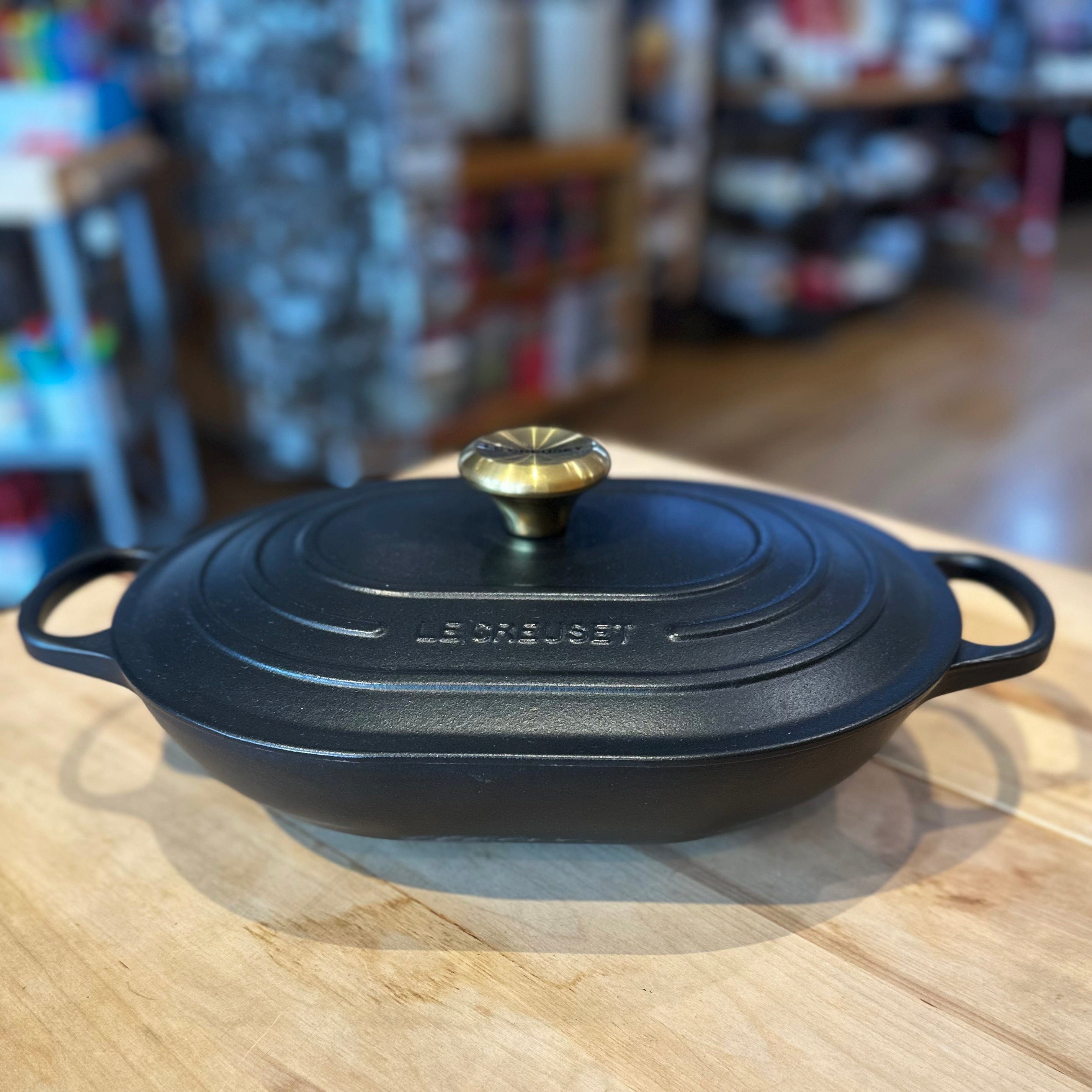 Classic Signature Oval Casserole, 3.75 Quart - Licorice with Gold Knob
