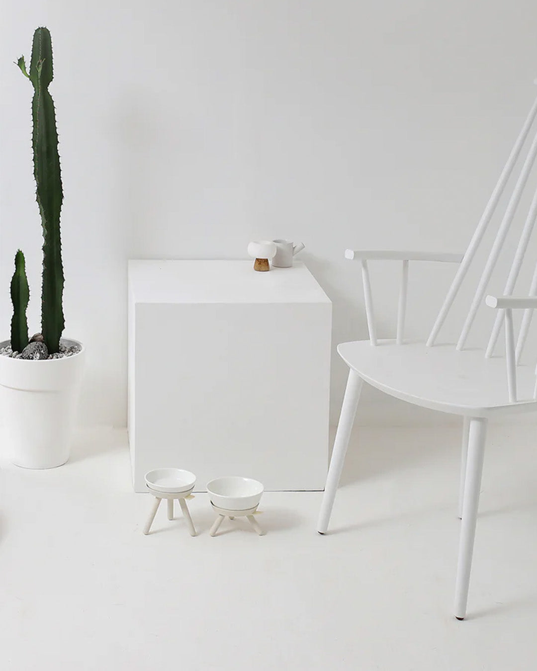 Msdfvs | White Tall Pet Table for Visually Elevated Indoor Feeding Areas