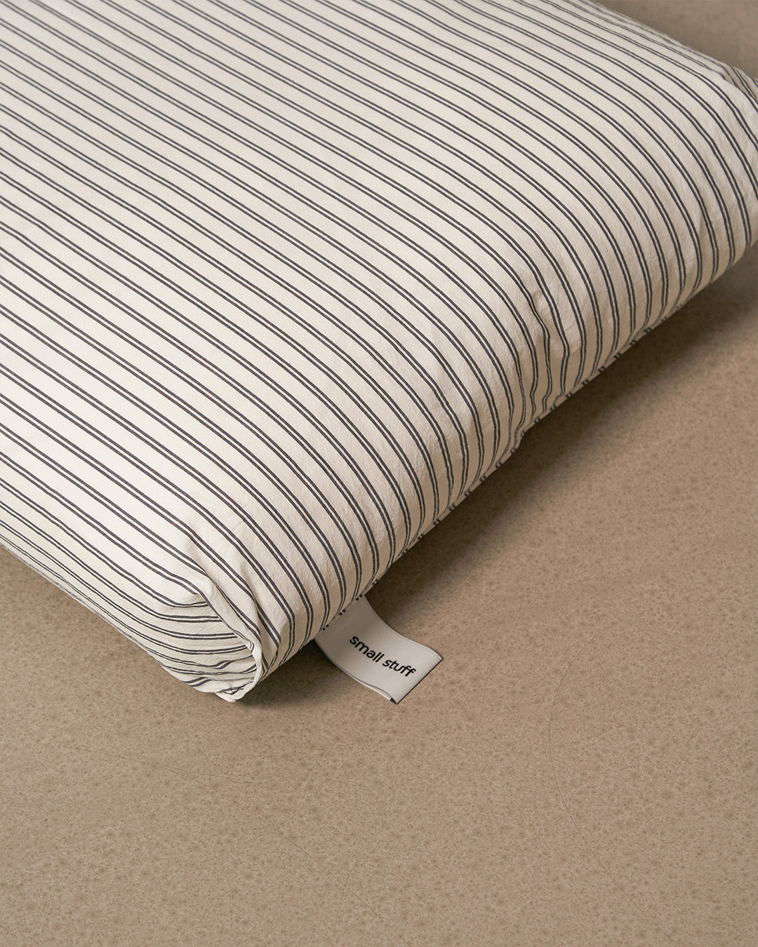 Msdfvs | Black Stripe Pet Bed for Structured Indoor Resting Areas